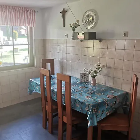 Anni * 德根豪塞尔塔尔